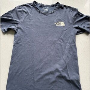 The North Face T-Shirt - men’s small